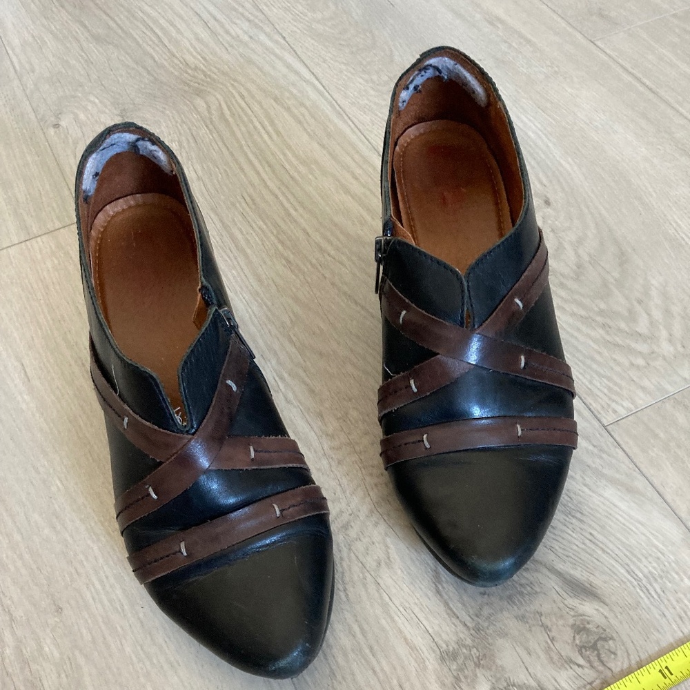 Pikolinos Ladies Booties Black and Tan Sz 41 Good Preloved Condition